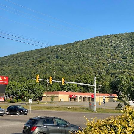 Econo Lodge Inn & Suites Norton Exterior photo
